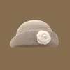 Nuevo Sombrero de Florales Estilo Hepburn Francés 2026 para Mujer, Sombrero de Pescador de Cubo Pequeño Adelgazante para Rostro, Alta Moda Primavera y Verano