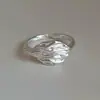 Anel plissado S925 de prata esterlina, minimalista, assimétrico para mulheres, um anel aberto único e versátil que pode ser ajustado, perfeito para o dedo indicador, novidade