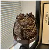 Bolso de mujer con estampado de leopardo 2024 portátil coreano tipo cubo para mujer bolsa de almacenamiento para mujer bolso cruzado para mujer venta al por mayor