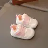 Zapatos de Caminar Calados para Niños 2025 Verano Nuevo Estilo Mallas Finas para Niñas Zapatos Planos de Malla para Bebés Suela Suave