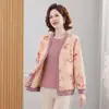 Nueva colección de primavera y otoño: Camiseta de manga corta moderna y elegante para mamás, con un corte holgado que crea un efecto adelgazante, combinada con un conjunto de dos piezas de abrigo, diseñado para mujeres de mediana edad y mayores.