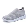 Novos tênis casuais rasos, de cano baixo, leves, respiráveis, slip-on, bico redondo, qualidade de exportação, tamanhos grandes, feitos de Flyknit