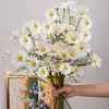 Venta al por mayor del fabricante 5 Crisantemo Holandés Margarita Artificial Flor Artificial Cosmos Decoración del Hogar Flor Artificial de Manzanilla