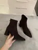 Versão em pele de ovelha~2026 Nova Coleção Outono/Inverno Botas de Cano Curto Elegantes com Bico Fino e Salto Grosso Femininas Elásticas Emagrecedoras Botas de Salto Médio Botas Martin