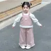 Conjunto de tres piezas de camiseta básica con estampado de corazón para niña estilo coreano, nuevo conjunto de moda primavera y otoño 2026 para niñas pequeñas