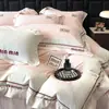 Clase de Lujo Ligero Ropa de Cama 100% Algodón de Fibra Larga Cepillado Bordado Juego de Cuatro Piezas Funda de Edredón Súper Suave Engrosada Cama Algodón Puro