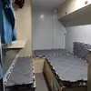 Motorhome triciclo elétrico com carregamento solar, uso duplo (óleo e elétrico) e alcance ilimitado, totalmente fechado, adequado para mobilidade de idosos.