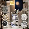 Sala de estar de astronauta Adorno grande de pie Altavoz Bluetooth Mueble de TV Sofá Decoración de astronauta Regalo de inauguración de casa