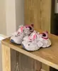 Colección Otoño 2026: Zapatos de princesa con lazo de dibujos animados lindos estilo coreano para niñas pequeñas, zapatillas gruesas de moda para bebés