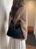 Bolso de Gamuza Gran Capacidad Bolso de Hombro para Mujer Otoño e Invierno Retro Nuevo Estilo Maillard para el Trabajo y los Viajes Bolso de Axila