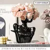 Lujo Ligero Modelado del Cuerpo Humano Arte Cerámica Florero Sala de Estar Mueble de TV Florero Decoración Hogar Armario de Vino Adornos Venta al por Mayor