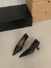 Tacones altos de punta tejida estilo retro francés para mujer, nueva colección otoño 2025, tacones de aguja de punta baja, versátiles y adecuados para el trabajo