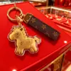 Hazte Rico al Instante Llavero de Caballo Dorado Souvenir Regalo para Empresas para Dar a los Clientes como un Pequeño Detalle para Atraer Clientes
