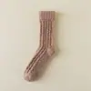 Calcetines de coral para hombre sin pelusa suministro directo de fábrica calcetines de tubo lisos de medio terciopelo para hombre calcetines para dormir para hombre calcetines de piso