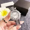 Reloj de Moda Extranjero con Tachuelas de Diamantes para Mujer, Reloj de Pulsera de Cuarzo Romano para Mujer con un Toque de Alta Gama