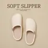 Sapatos de algodão impermeáveis femininos inverno casa interior sola macia antiderrapante chinelos outono e inverno quentes com veludo chinelos de algodão masculinos atacado