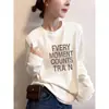 Camiseta de mujer de algodón puro de manga larga, estilo europeo, color marrón oscuro, hombros rectos, moderna y versátil, top favorecedor y elegante, adecuada como capa base