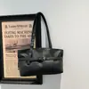 Bolsa tote retrô de grande capacidade estilo coreano para mulheres, nova coleção primavera 2026, com textura de couro encerado, adequada para o dia a dia e projetada como bolsa de ombro ou debaixo do braço.