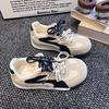 Zapatillas Blancas de Moda para Mujer Otoño 2025 Nuevas Versátiles de Suela Gruesa Populares Casuales Deportivas Zapatos de Entrenamiento Alemanes para Mujer