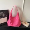 2026 Nova Bolsa de Verão Estilo Simples Tecido de Nylon Bolsa de Ombro Único Feminina Grande Capacidade Versátil Casual para o Dia a Dia Bolsa Tote