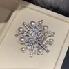 Broche de Espada Full Diamond Brillante de Trabajo Pesado Lujo Ligero para Mujer Nicho de Gama Alta Único Hermoso Pin Accesorios para Abrigo Chaqueta