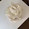 Grampo de Cabelo Cruzado de Camurça com Camélia, Suave e Elegante, Grampo Floral de Cor Sólida, Presilha Versátil para Rabo de Cavalo, Acessório de Cabelo
