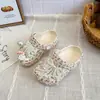 Zuecos de Perlas para Niñas Zapatos de Princesa 2026 Verano Nueva Moda Versátil Estilo Padre-Hijo Sandalias de Playa para Uso en Exteriores