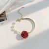 Rosa vermelha francesa e rosa branca Pulseira de pérolas para namoradas design de nicho de temperamento feminino pulseira de laço de alta qualidade
