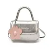 Bolso pequeño cuadrado de estilo coreano de nicho para mujer, nuevo bolso de mano mini simple de moda de lunares versátil para el trabajo, bandolera para niños de moda