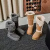 Botas de neve de cano alto, reversíveis e estilosas para mulheres, com sola grossa, novo estilo de inverno 2026, forradas com fleece e com acolchoamento de algodão, botas de algodão de cano longo