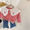 Ancorelala Outono Novo Conjunto de Duas Peças para Meninas: Moletom Listrado com Gola Grande e Calça Flare Jeans com Flores Pequenas
