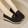 2026 novos mocassins transfronteiriços de sola grossa para aumentar a altura, para mulheres de meia-idade e idosas, sola macia e confortáveis, atacado para exportação