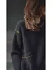 Camisa Cinza Base Chique, Única e Bonita com um Suéter por Baixo, Blusa de Tricô Elegante e Estilosa de Outono e Inverno para Mulheres