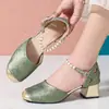 Novas Sandálias Fechadas Estilo Chinês Nacional para Mulheres, Sapatos Mary Jane de Salto Médio, Novo Modelo de Verão 2026, Salto Alto Elegante Chunky com Pérolas