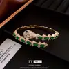 Pulseira Aberta Banhada a Ouro 18k com Zircônia em Formato de Cobra Leve Luxo Sensação de Alto Padrão Pulseira de Nicho Versátil Atacado Mulheres