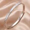 Pulseira de Aço Titânio de Alta Qualidade com Madrepérola Branca para Mulheres Incrustada com Diamantes Pulseira de Personalidade Simples Design de Nicho Pulseira de Aço Inoxidável