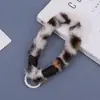 Correa de felpa con estampado de leopardo transfronteriza para teléfono, bloqueo de color estilo ins, llavero simple y portátil, colgante ccd, al por mayor