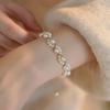 Pulsera de perlas retro francesas para mujer, ligera, de lujo, elegante, de alta gama, con diseño de nicho, sencilla y combinable.