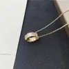 Versión alta collar de hueso de serpiente baojia cadena de clavícula de moda para mujer colgante de temperamento diamante de fritilaria collar de oro rosa venta al por mayor