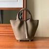 Bolso Cubo de Cuero Versátil Bolso de Mano de Primera Capa de Piel de Vaca Patrón Lichi Piel Togo Bolso de Mujer Artículo de Moda