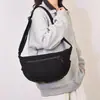Bolsa de Ombro Única Grande Capacidade Casual Retrô Transfronteiriça Bolsa Transversal de Veludo Leve para Commuting Esportes ao Ar Livre Bolsa Dumpling Feminina