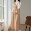 Conjunto de Saia com Colete Bordado Vazado de Lã 100% Outono/Inverno Novo Conjunto de Duas Peças com Top Cardigan Curto Feminino