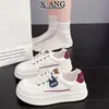 Zapatos Blancos de Piel de Vaca de Primera Capa Zapatos para Mujer 2026 Otoño Nuevos Versátiles Cómodos Zapatos de Plataforma Ligeros Deportivos Casuales