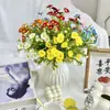 20 crisantemos silvestres artificiales pequeños para decoración de hogar moderno, frescos y elegantes, adecuados para la decoración de la pared del fondo del sofá de la sala de estar, flores artificiales nuevas al por mayor