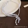 Collar de flor de gota de agua con diamantes de colores estilo vintage europeo y americano, cadena para la clavícula de diseño único, collar de mujer moderno y exagerado
