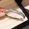 Pulsera con Cierre Plegable Ovalado de Zirconia Chapada en Oro Real de 18 Quilates, Pulsera de Lujo Ligero de Gama Alta, Joyería de Mano con Diseño Nicho