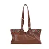 Bolso de hombro versátil de moda estilo europeo y americano transfronterizo para mujer, principios de otoño 2026, bolso de hombro personalizado retro de gran capacidad con tachuelas