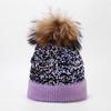 Chapéu de Lantejoulas com Pompom de Pele de Guaxinim Tingido Novo Europeu e Americano 2024 Chapéu Tricotado Quente de Inverno Feminino da Moda