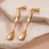 Pendientes Europeos y Americanos Transfronterizos de Imitación Perla Metálica Retorcidos de Dos Vías, Accesorios para Orejas de Nicho de Gama Alta, Simples y Únicos