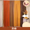Tecido de malha transparente em tom Maillard laranja para decoração do canto natural do jardim de infância com atmosfera de outono e fundo para fotos da colheita de outono.
